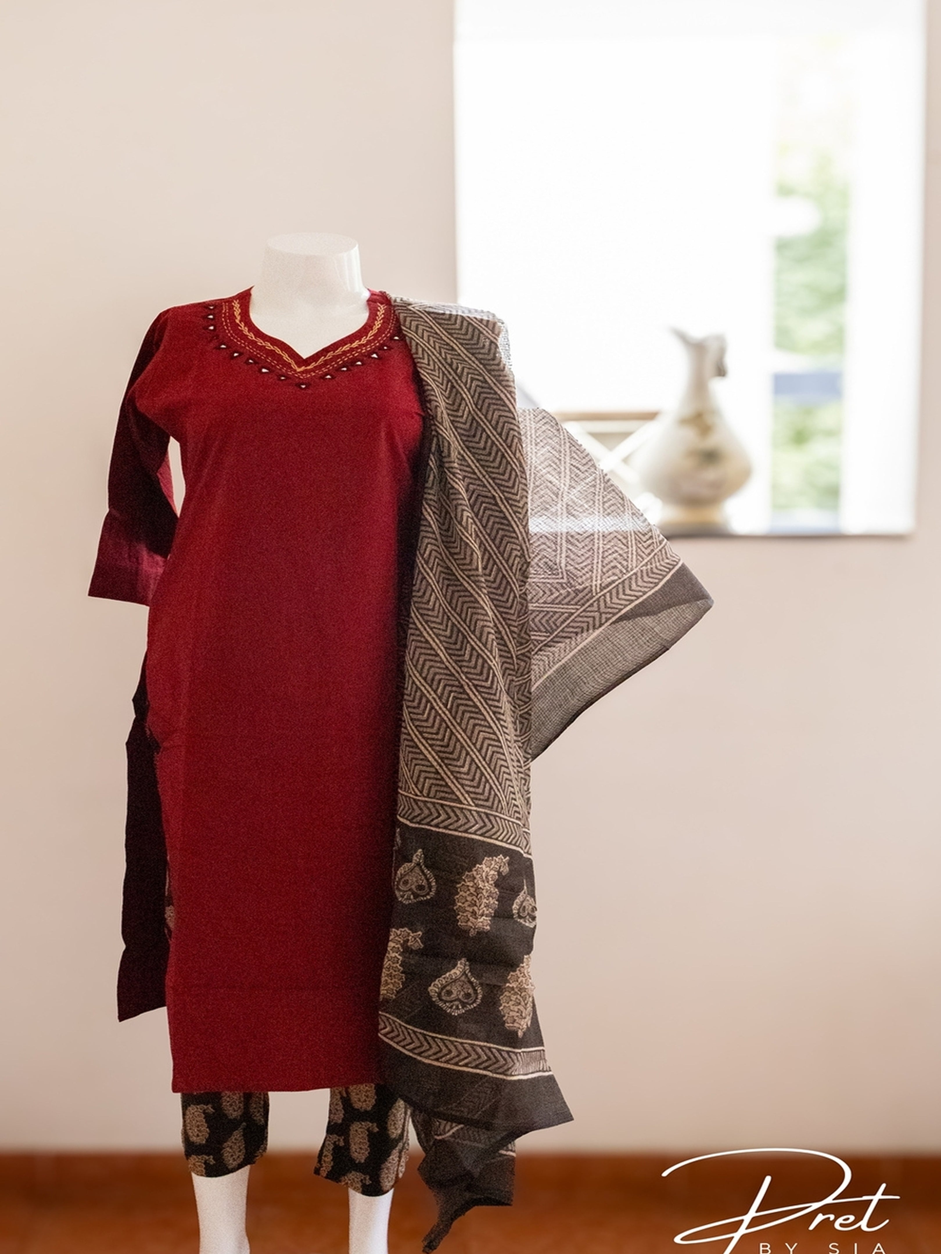 Black With Maroon Kurta Set Print Dupatta