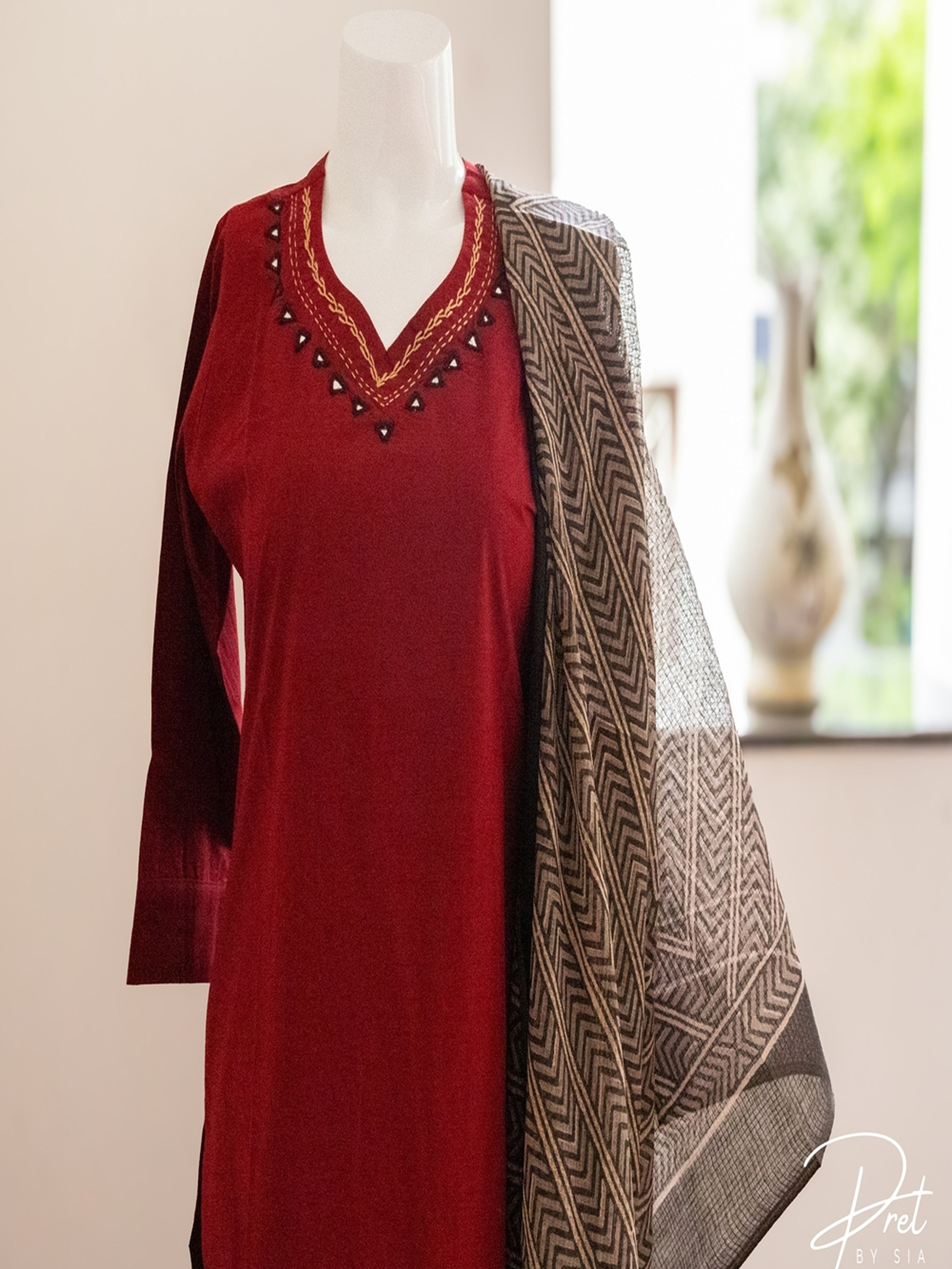 Black With Maroon Kurta Set Print Dupatta