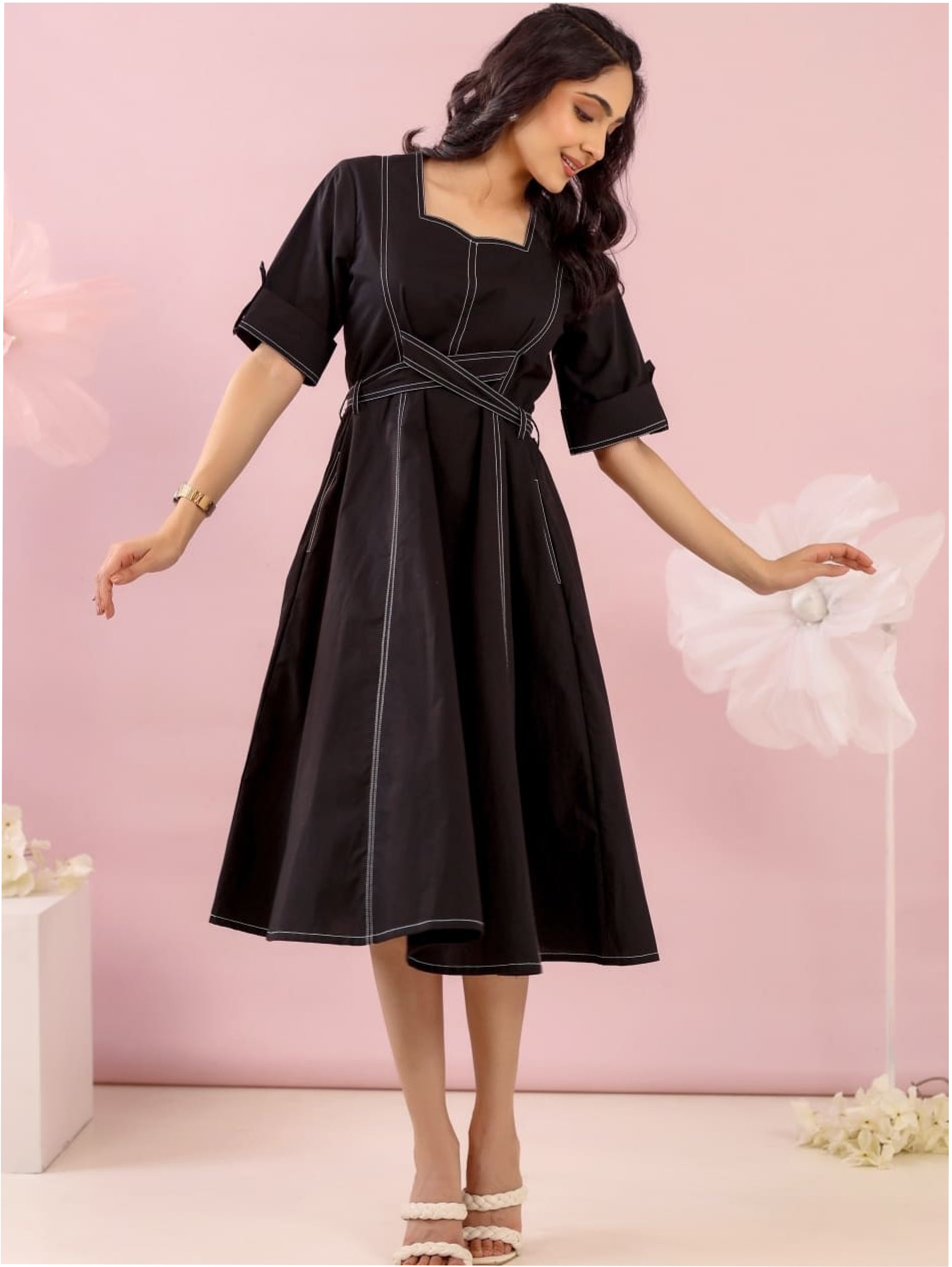 Knee Lengh Short Dress With Box Stitching