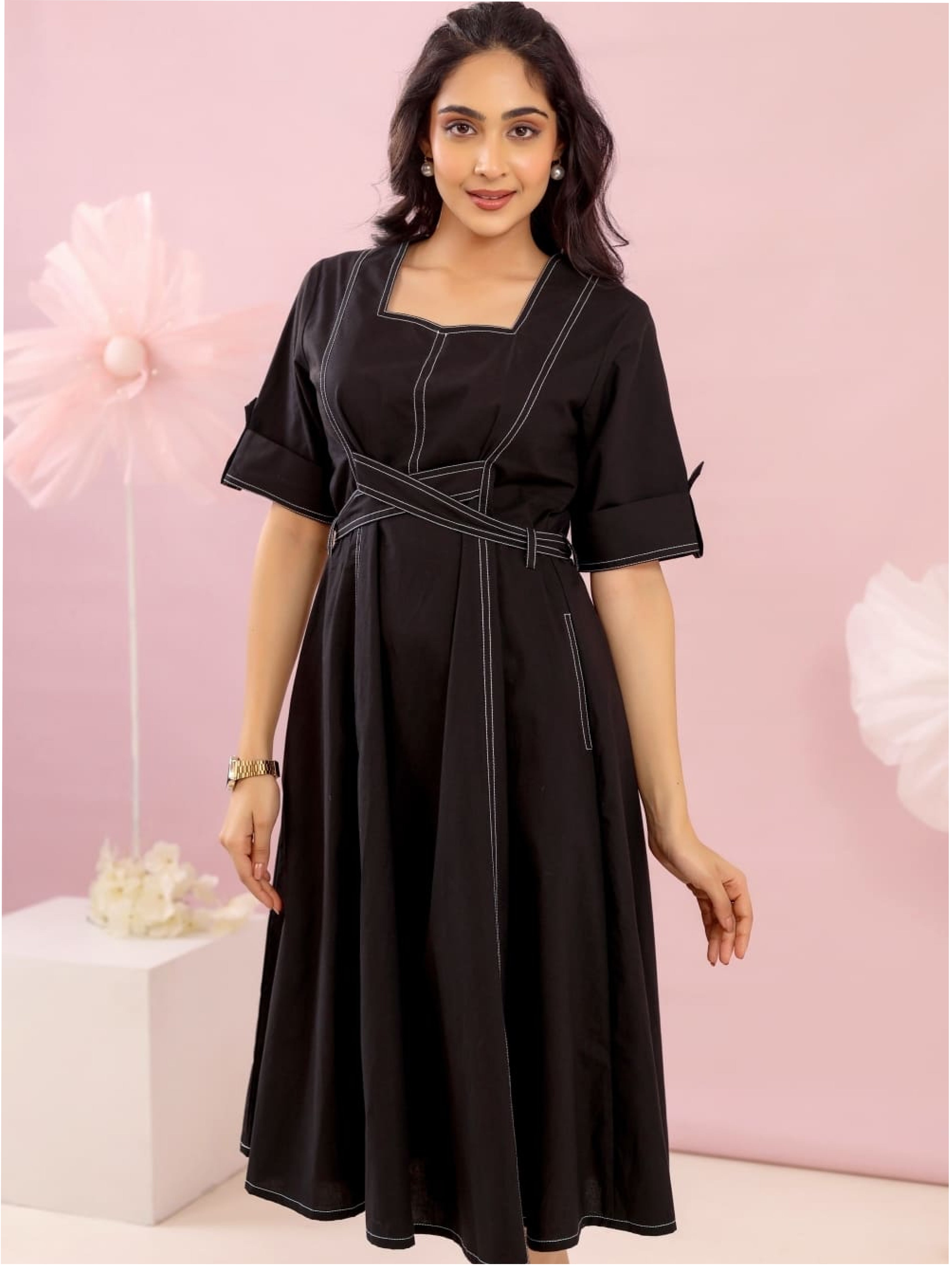 Knee Lengh Short Dress With Box Stitching