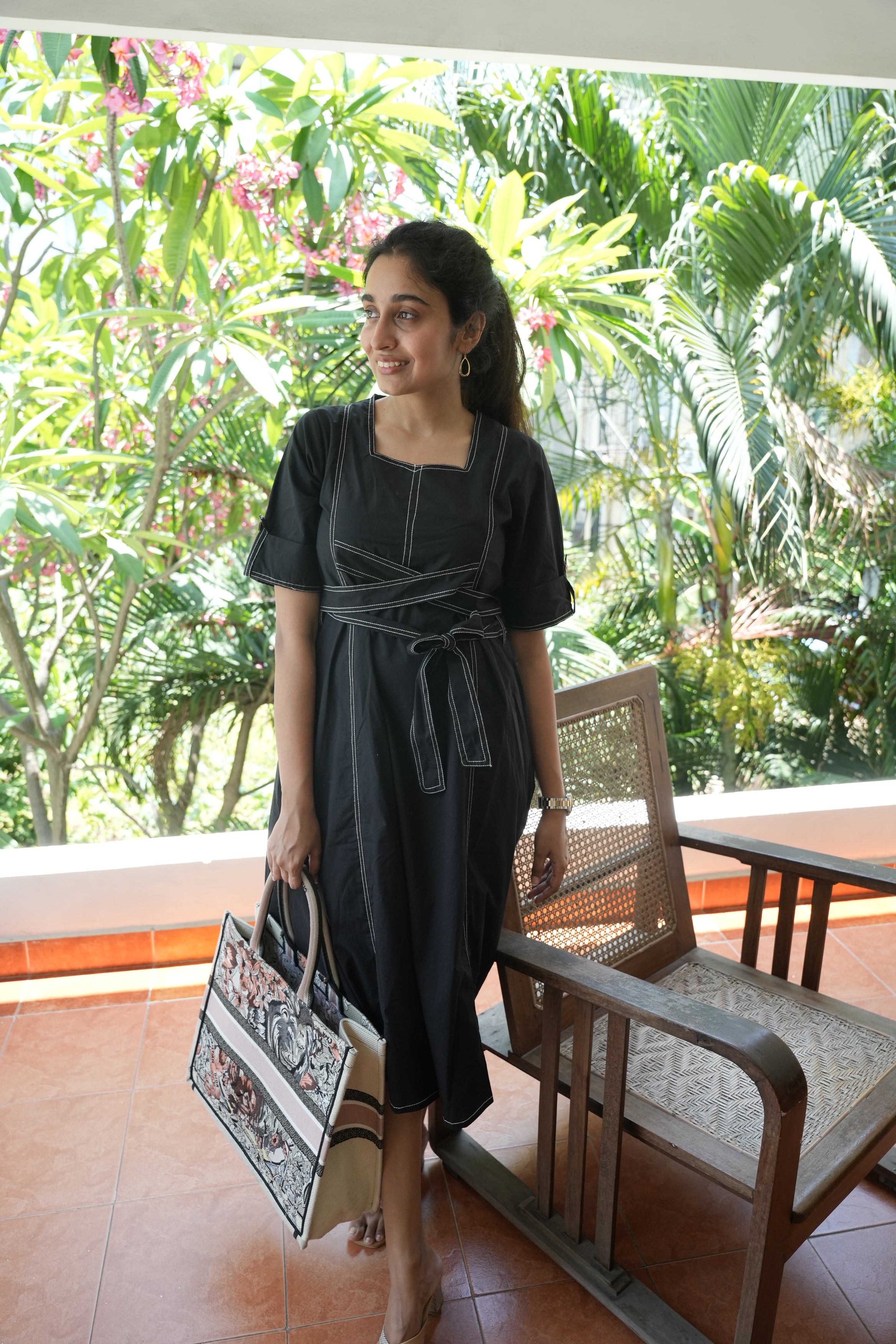 Knee Lengh Short Dress With Box Stitching